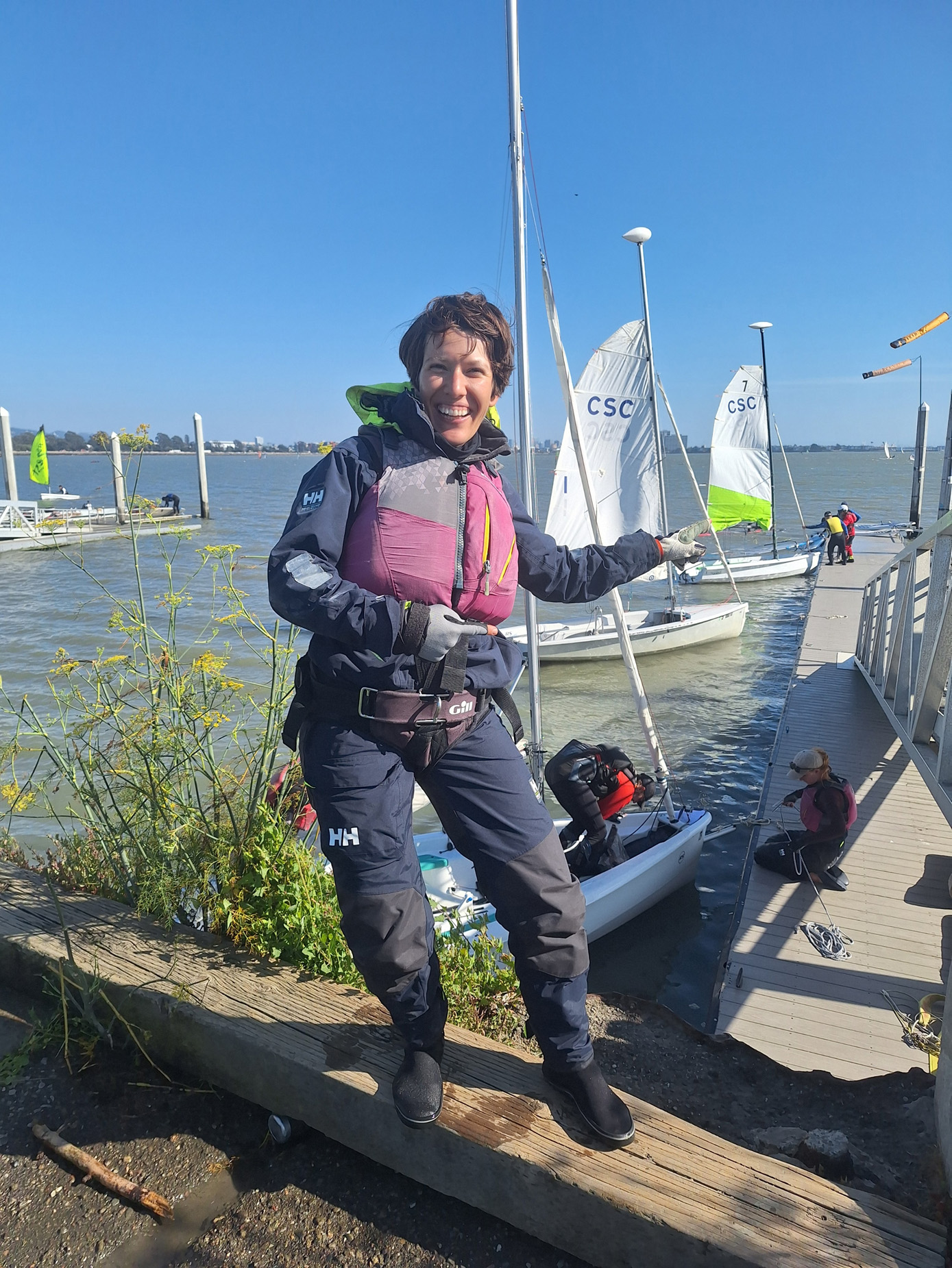 Plachtění a windsurfing jsou branou k sportovnímu společenskému a také kulturnímu vyžití v blízkém okolí - Cal Sailing Club, Berkeley marina